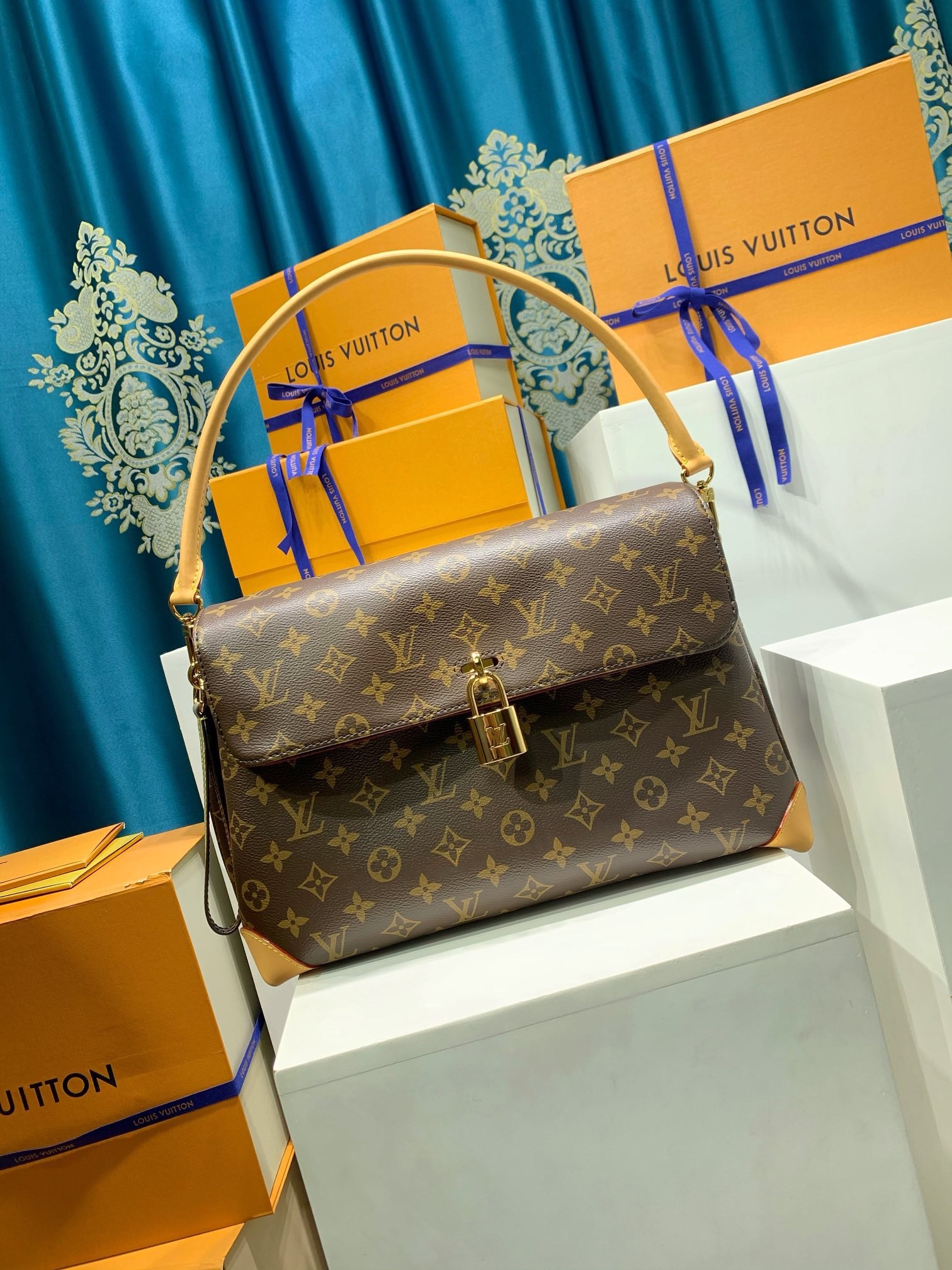 LOUIS VUITTON M14473 Hide Away MM