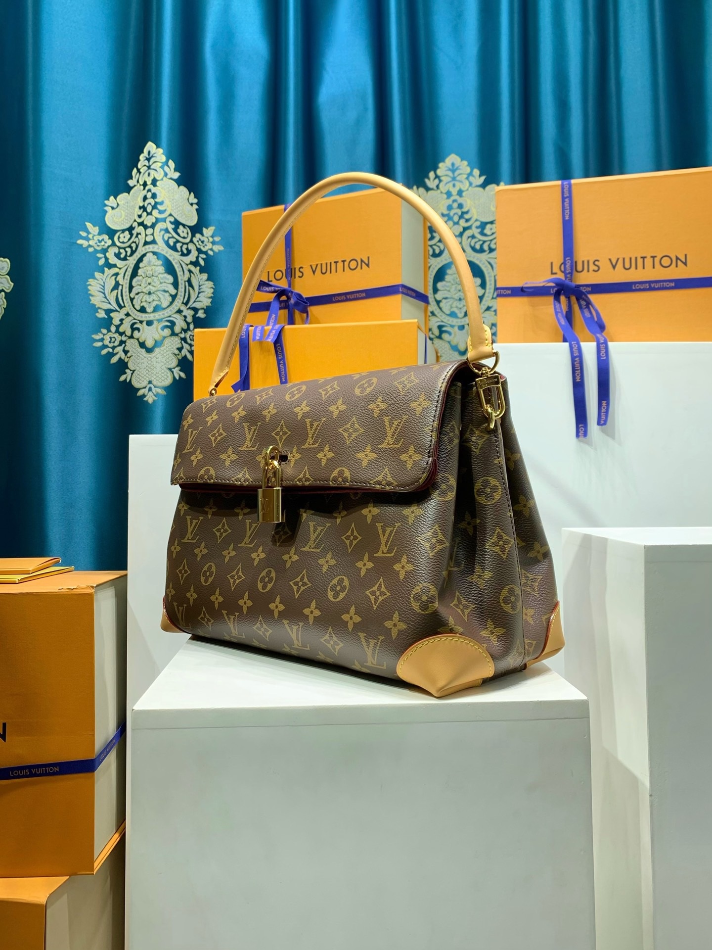 LOUIS VUITTON M14473 Hide Away MM