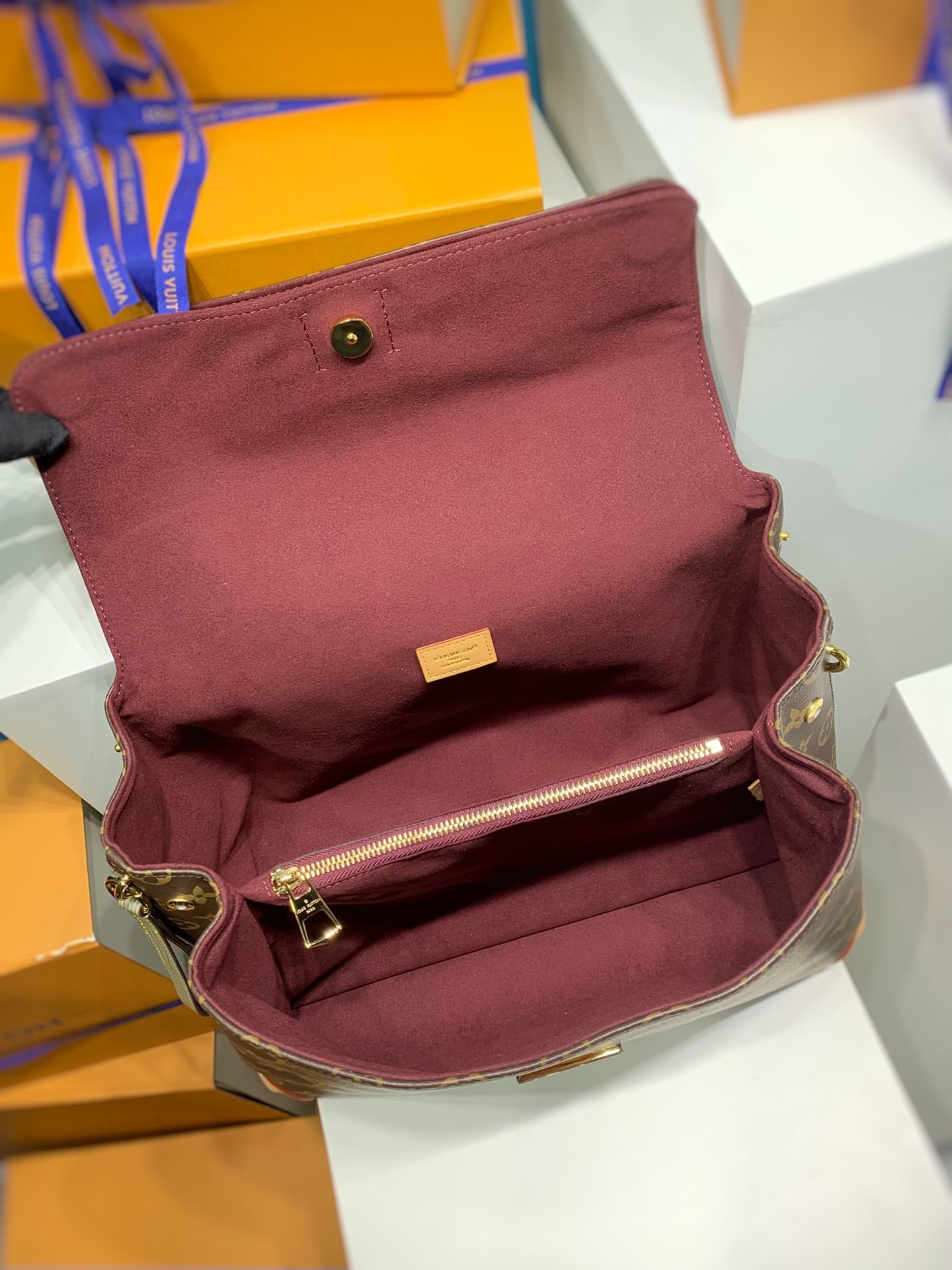 LOUIS VUITTON M14473 Hide Away MM