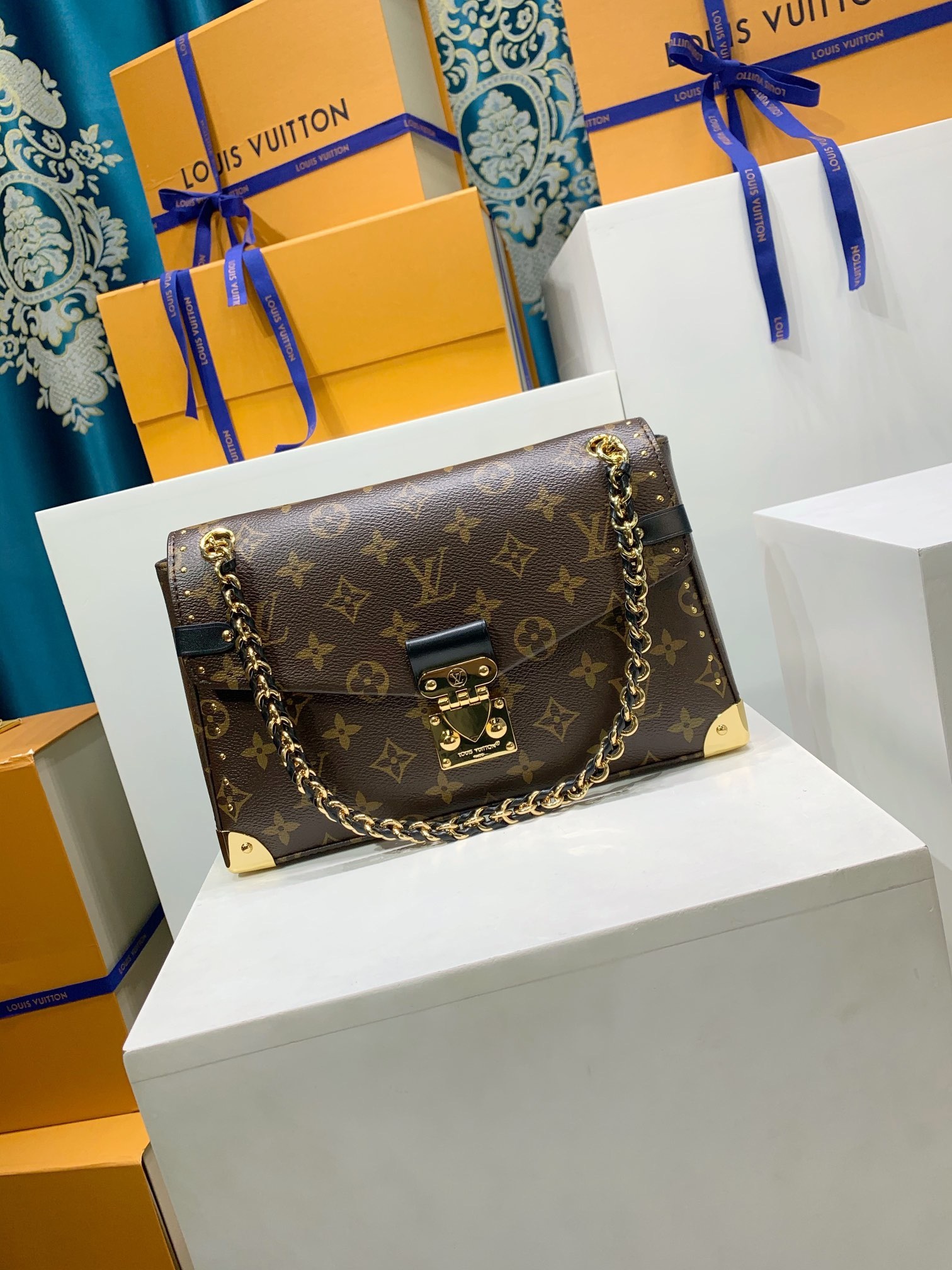 LOUIS VUITTON M14526 Trunkie