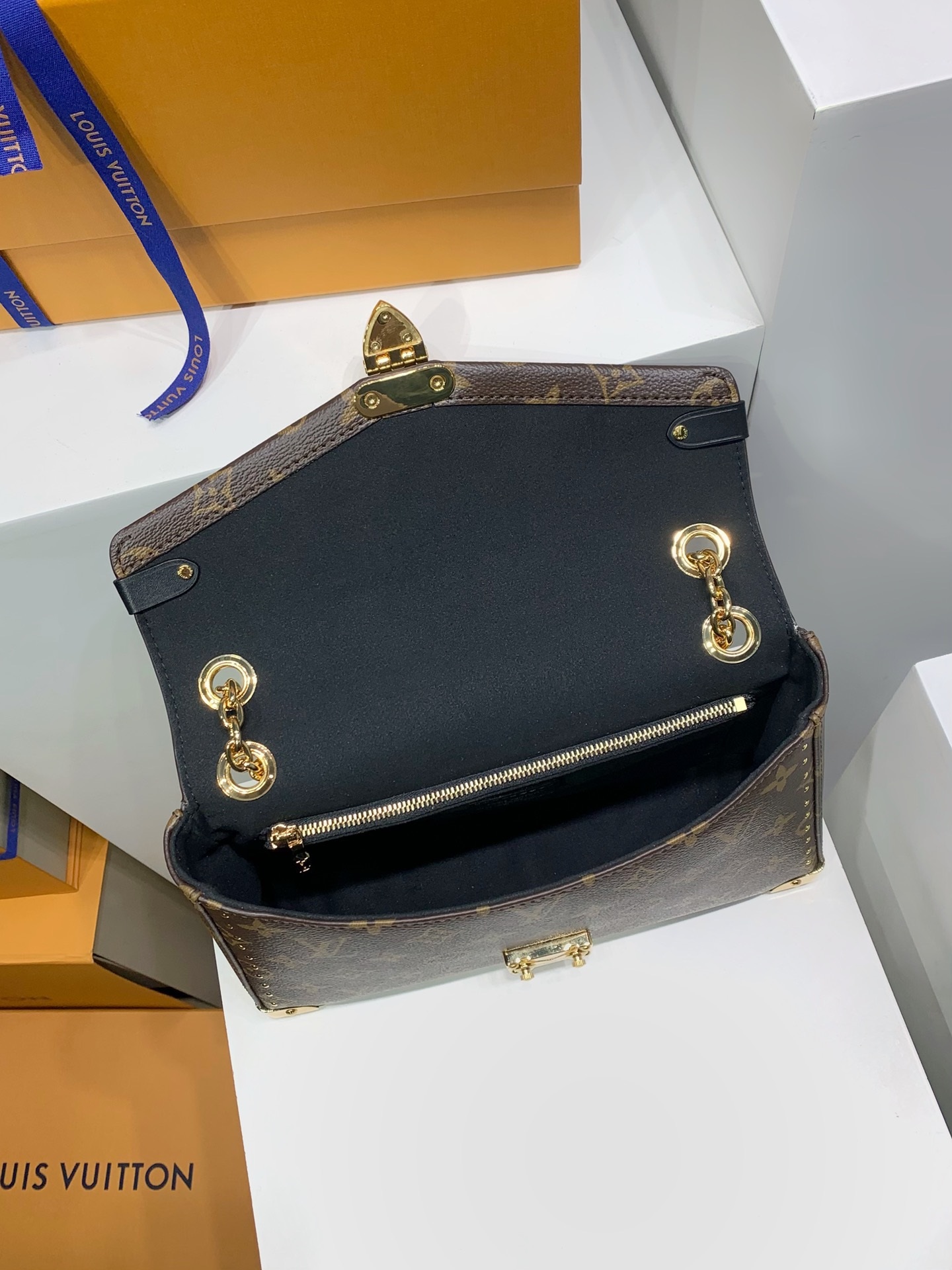 LOUIS VUITTON M14526 Trunkie