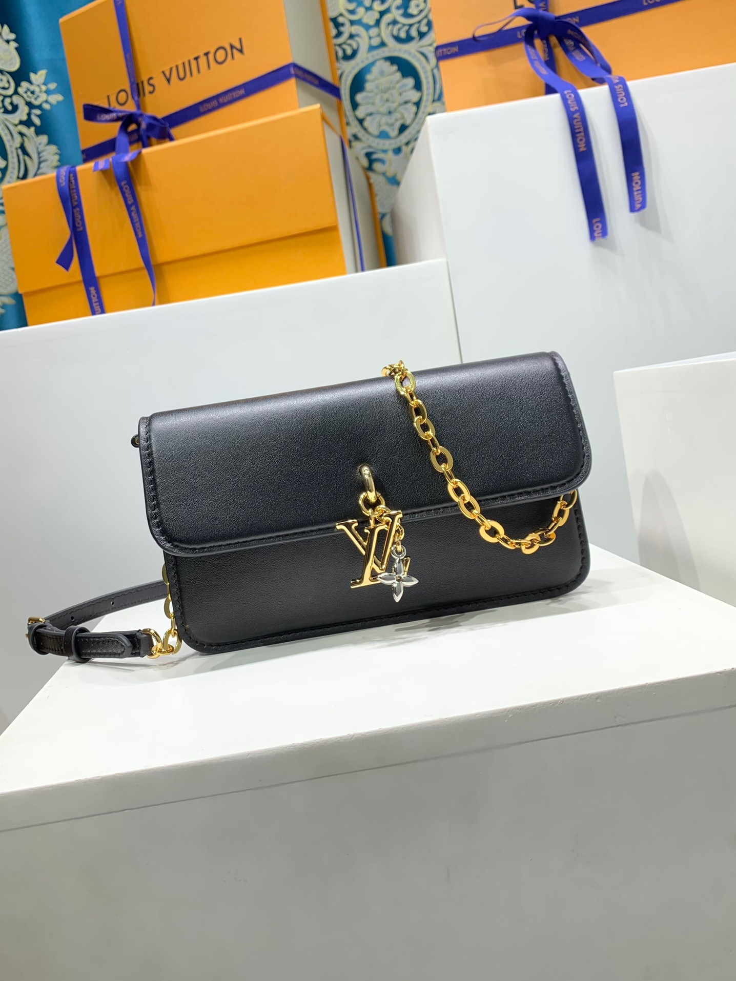 LOUIS VUITTON M14564 Wallet On Chain Bloom