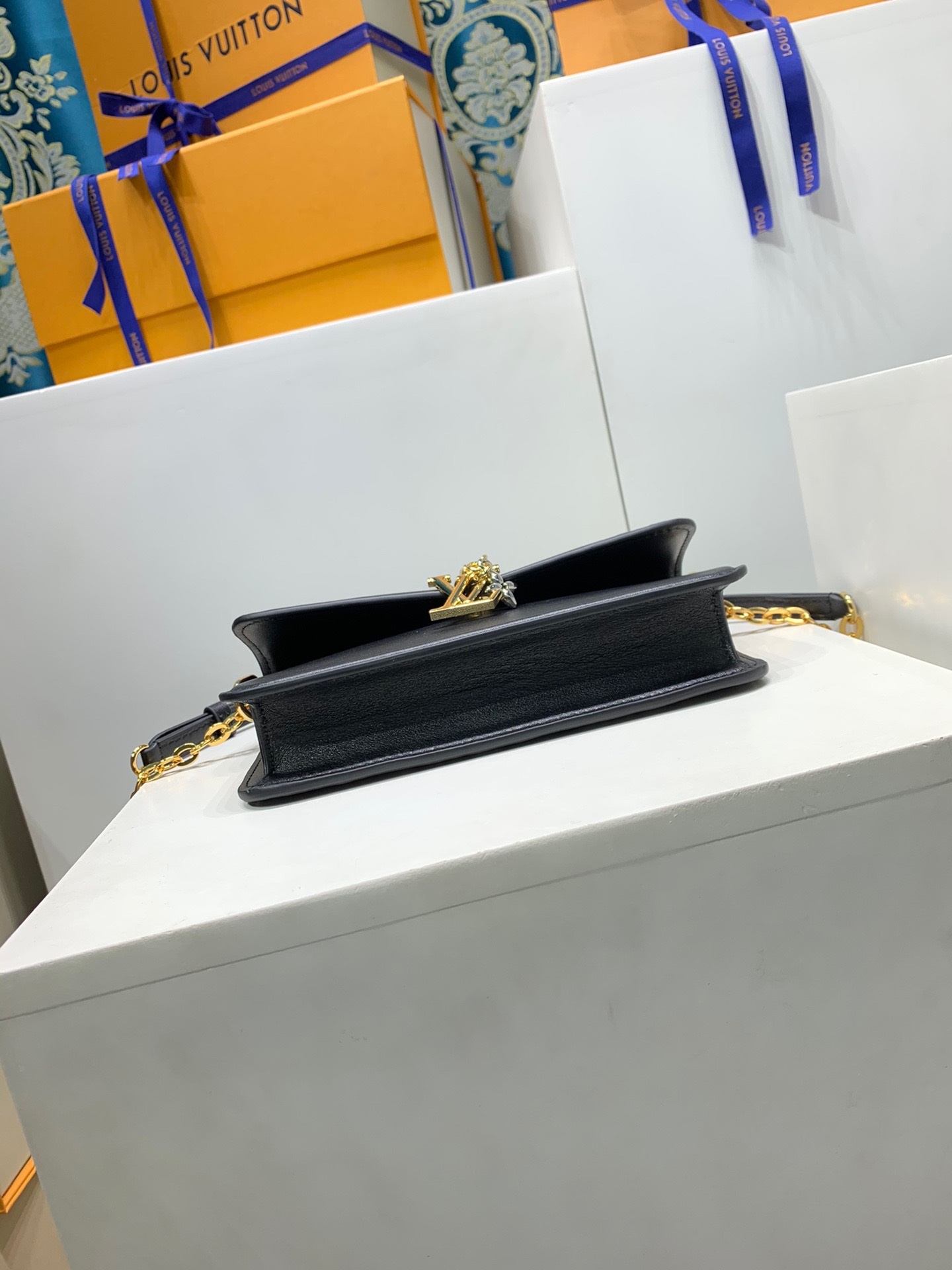 LOUIS VUITTON M14564 Wallet On Chain Bloom