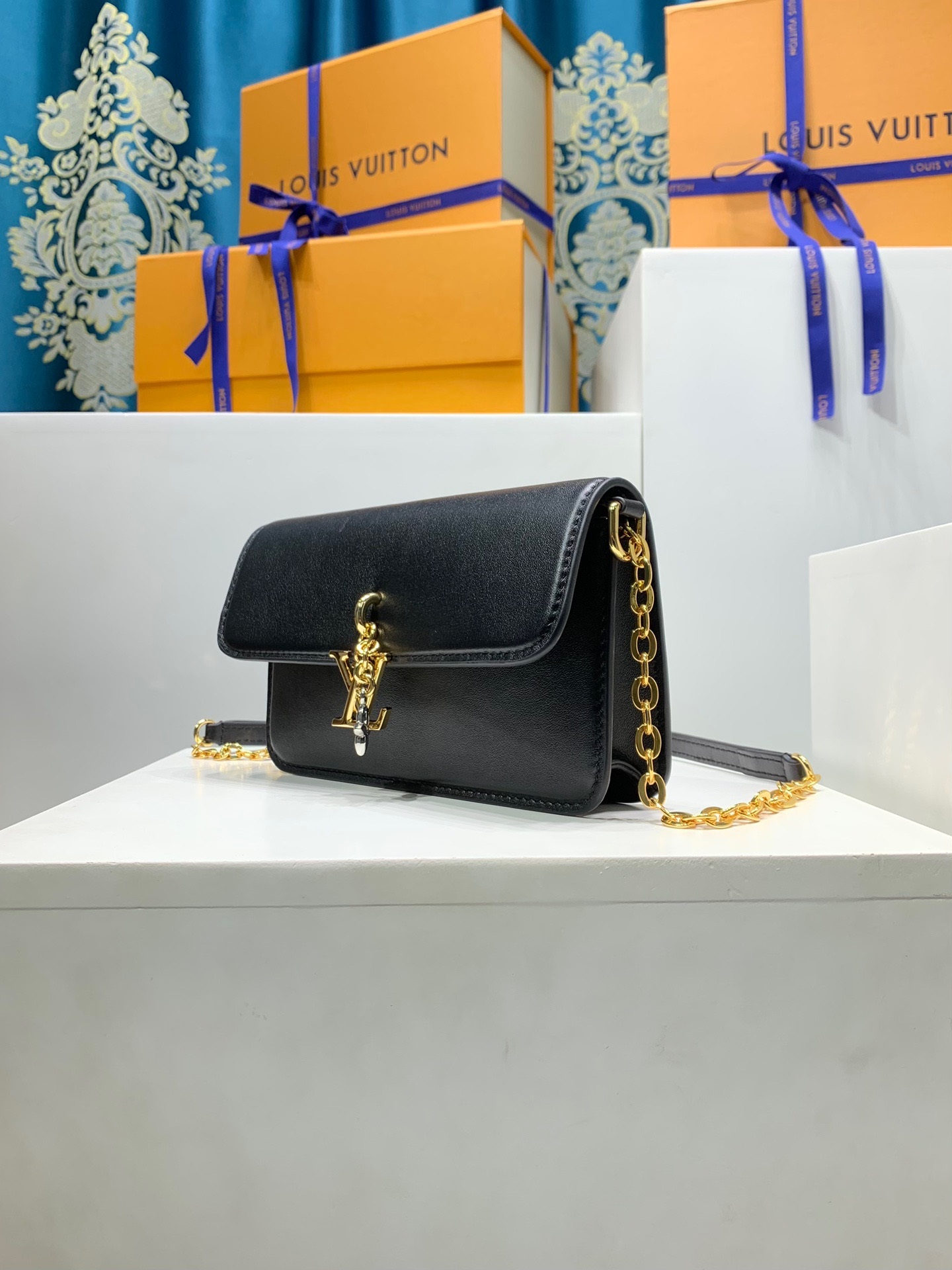 LOUIS VUITTON M14564 Wallet On Chain Bloom
