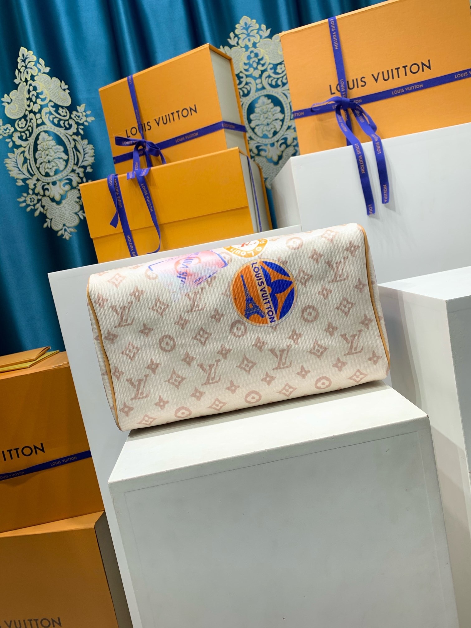 LOUIS VUITTON M14587 Speedy Soft 30 Bag