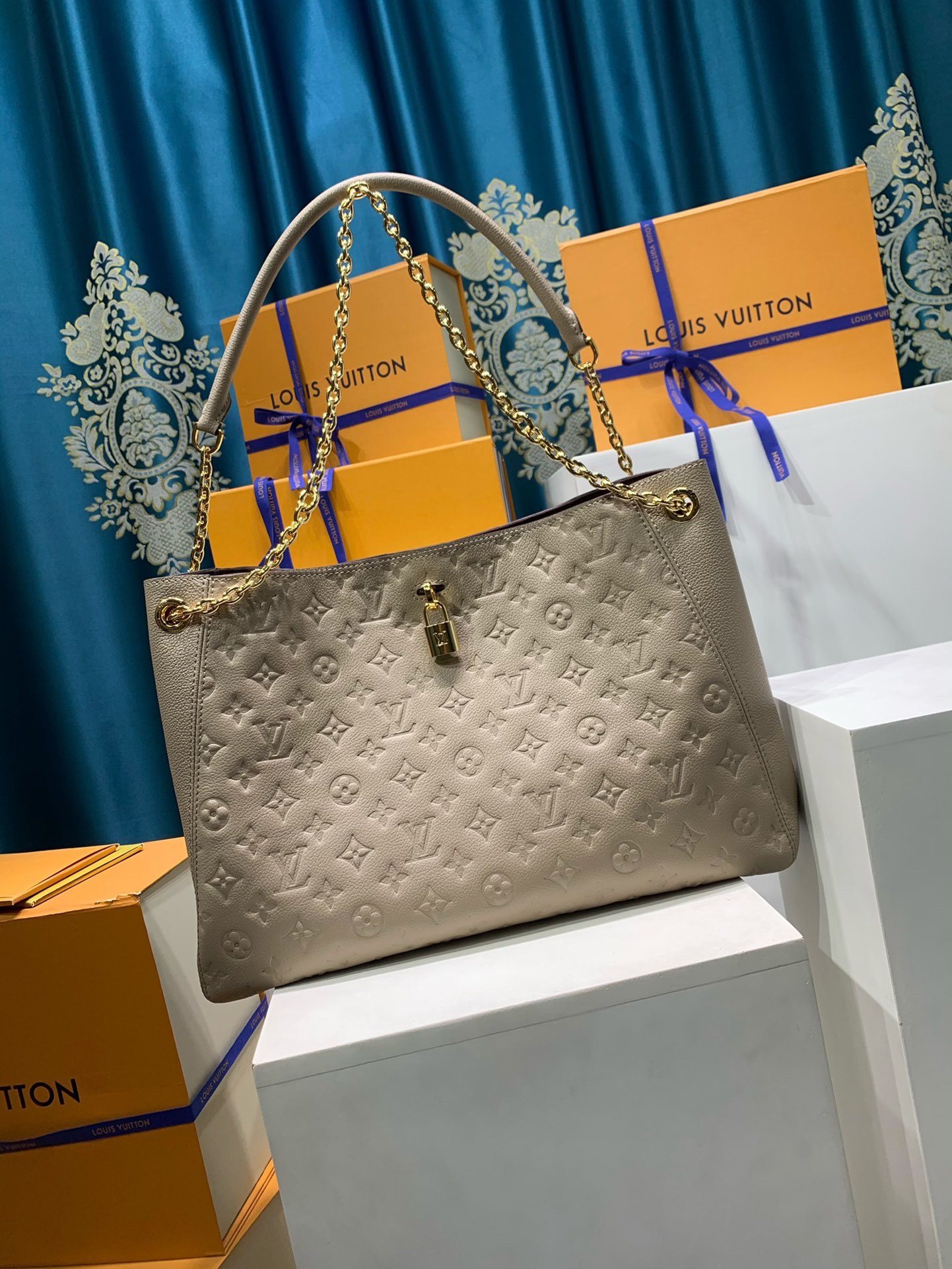 LOUIS VUITTON Anytime MM Bag M14658