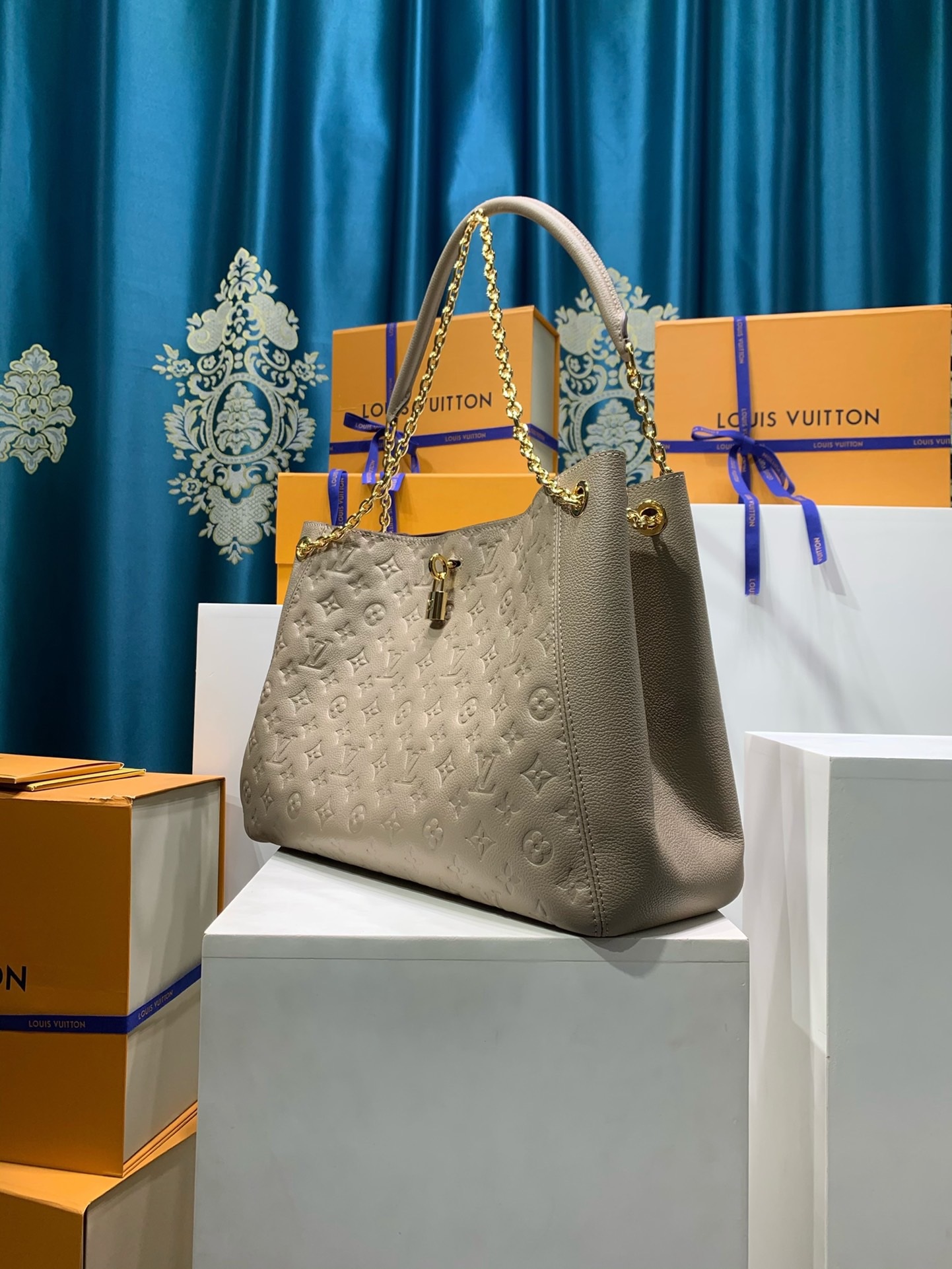 LOUIS VUITTON Anytime MM Bag M14658