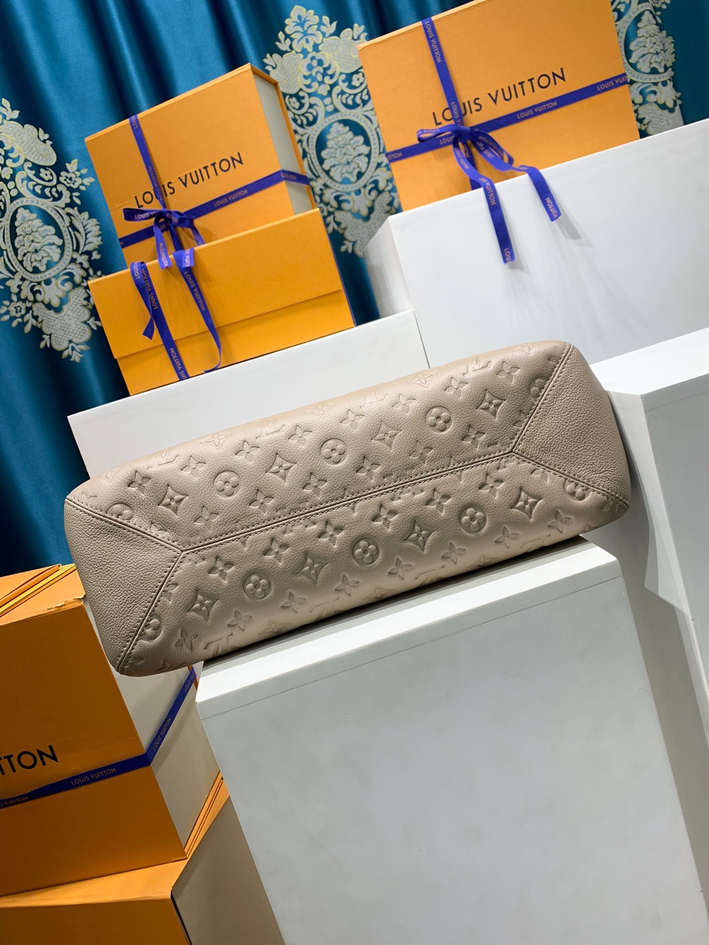 LOUIS VUITTON Anytime MM Bag M14658