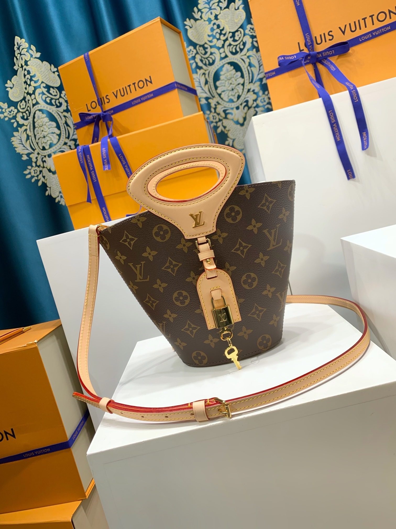 LOUIS VUITTON M14680 Rivage BB