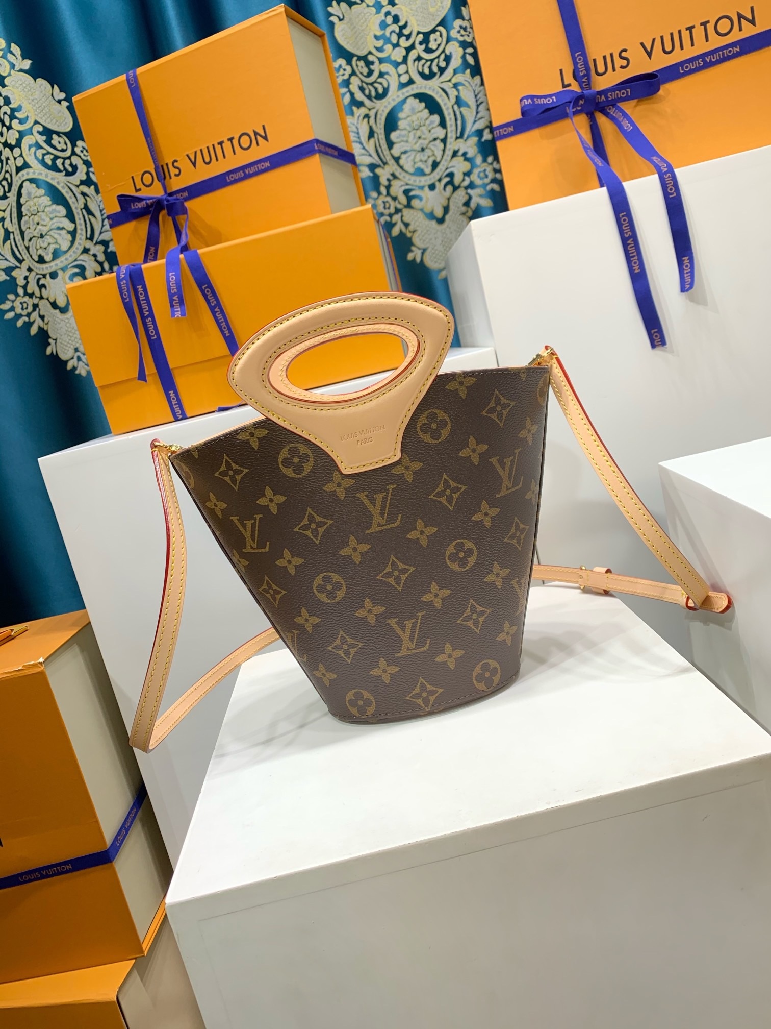 LOUIS VUITTON M14680 Rivage BB