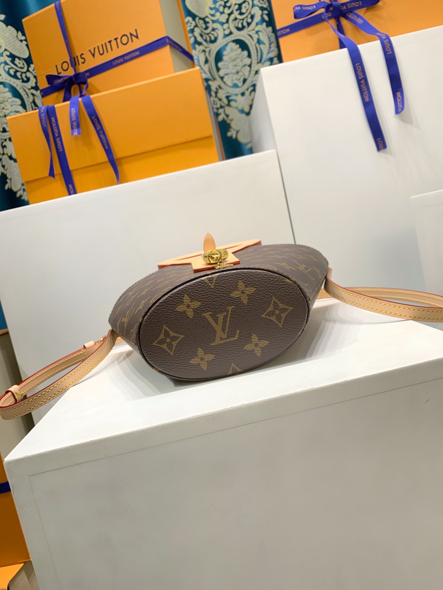 LOUIS VUITTON M14680 Rivage BB