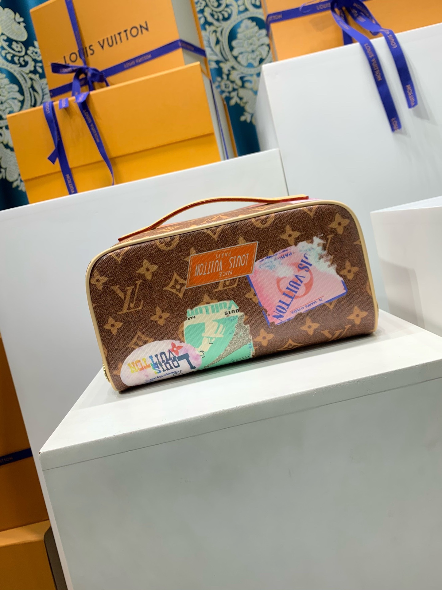 LOUIS VUITTON M14744 NEW Toiletry Bag