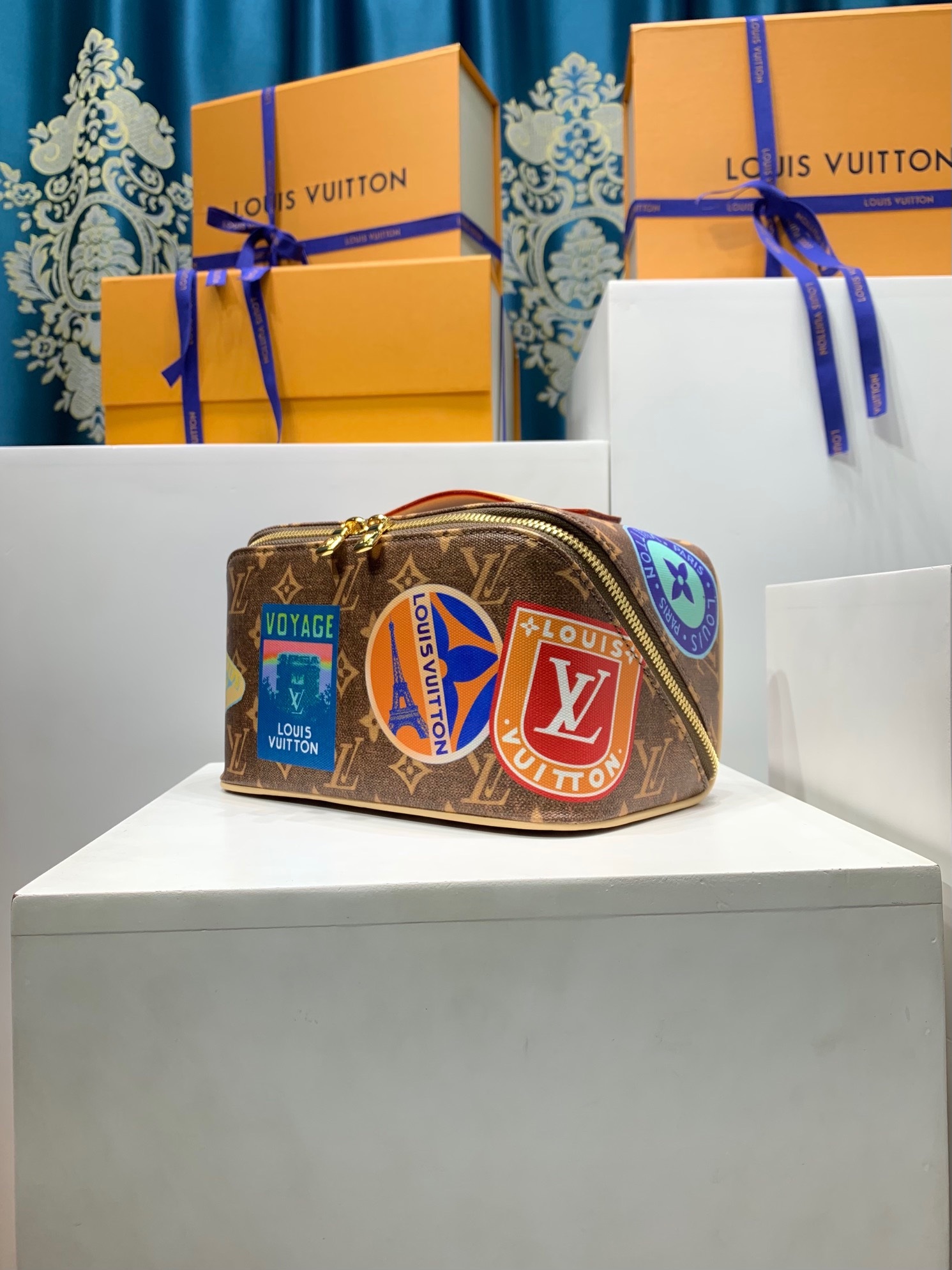 LOUIS VUITTON M14744 NEW Toiletry Bag