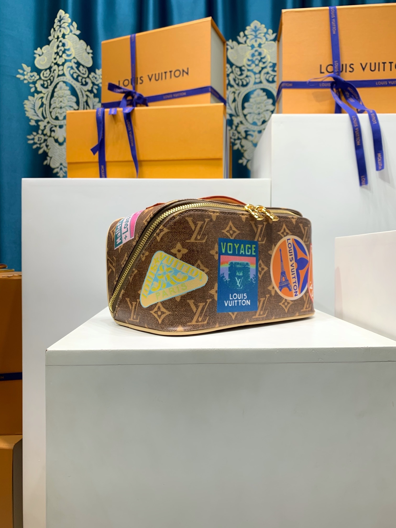 LOUIS VUITTON M14744 NEW Toiletry Bag