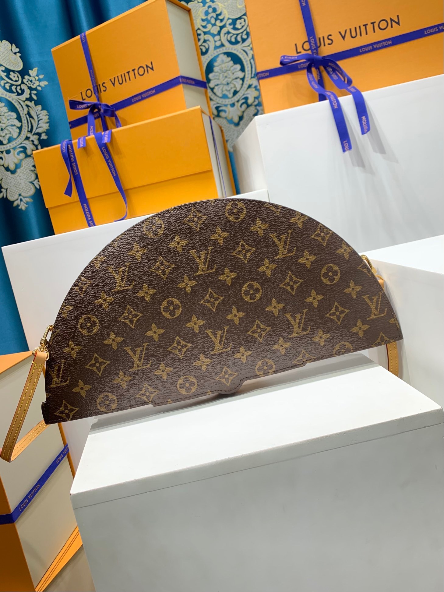 LOUIS VUITTON M14804 LV Fan Bag