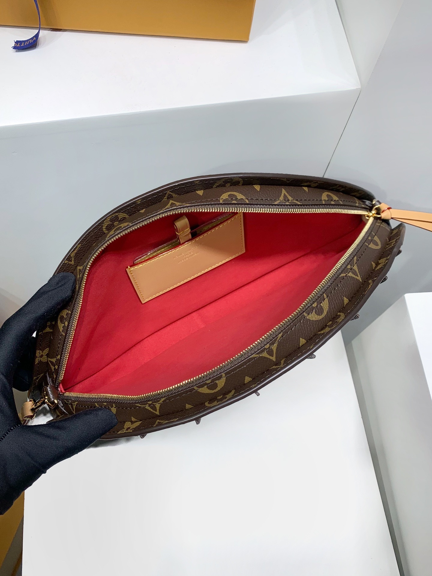 LOUIS VUITTON M14804 LV Fan Bag
