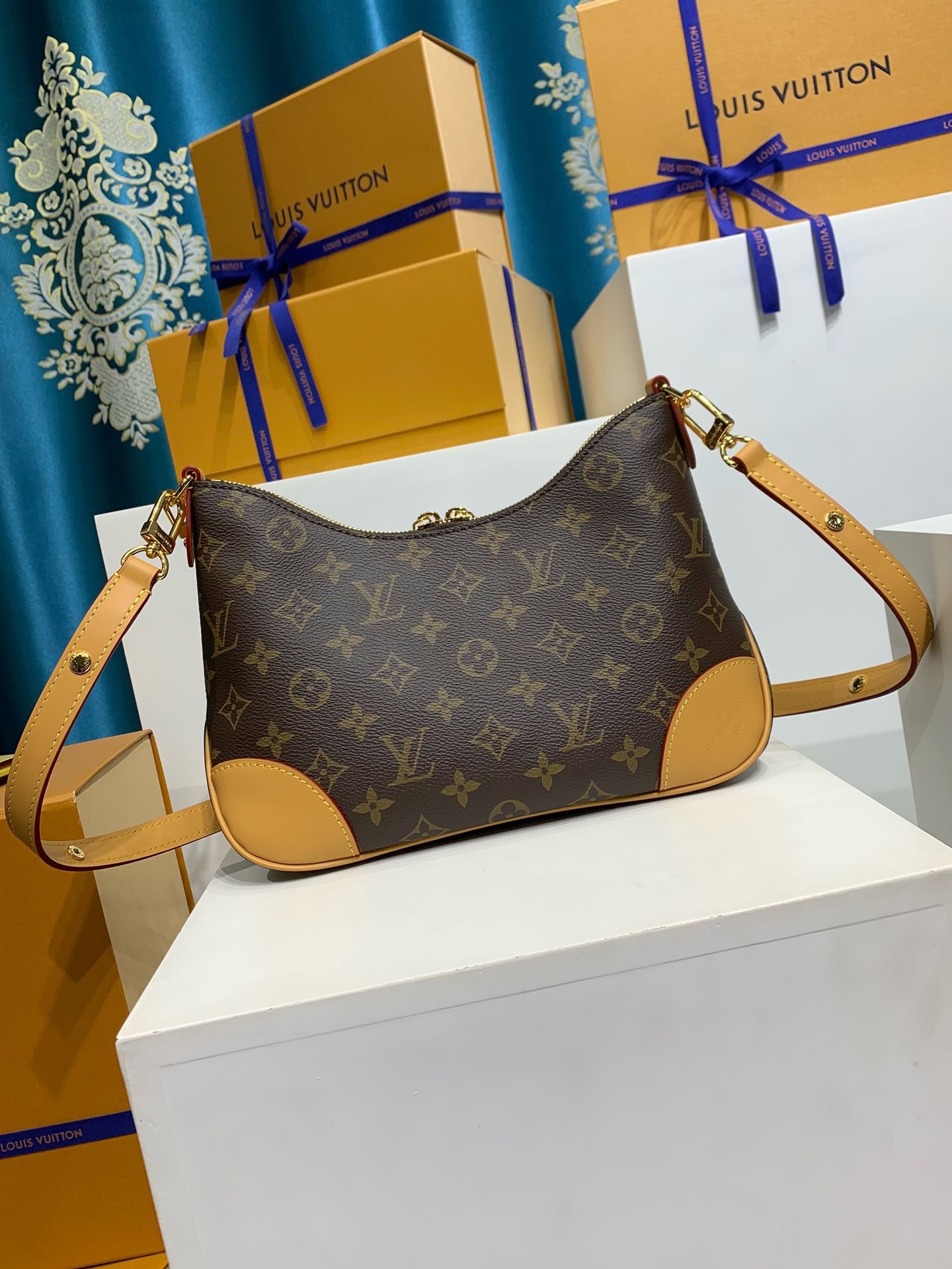 LOUIS VUITTON Boulogne PM M45832