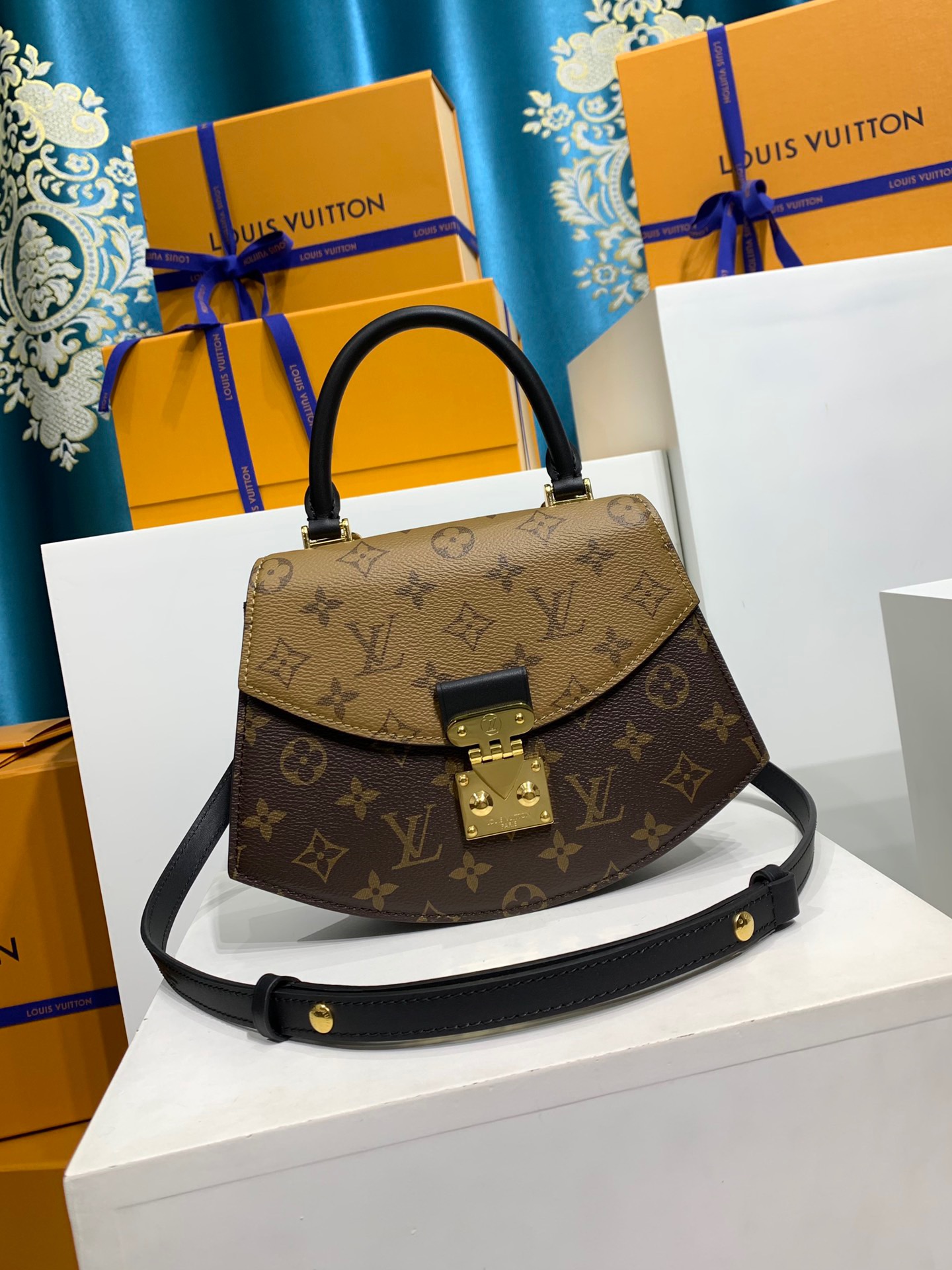 LOUIS VUITTON Tilsitt Monogram M46548