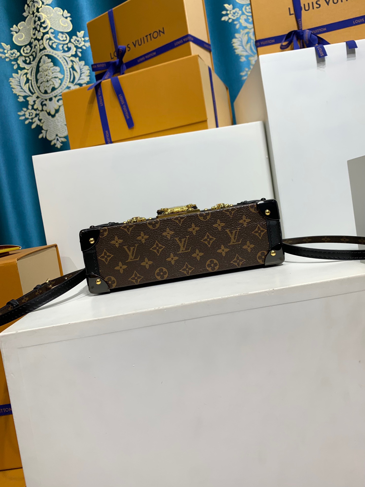 LOUIS VUITTON PETITE MALLE CAPITALE M46755