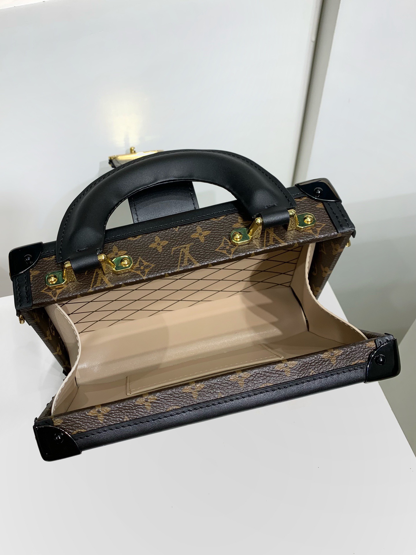 LOUIS VUITTON PETITE MALLE CAPITALE M46755