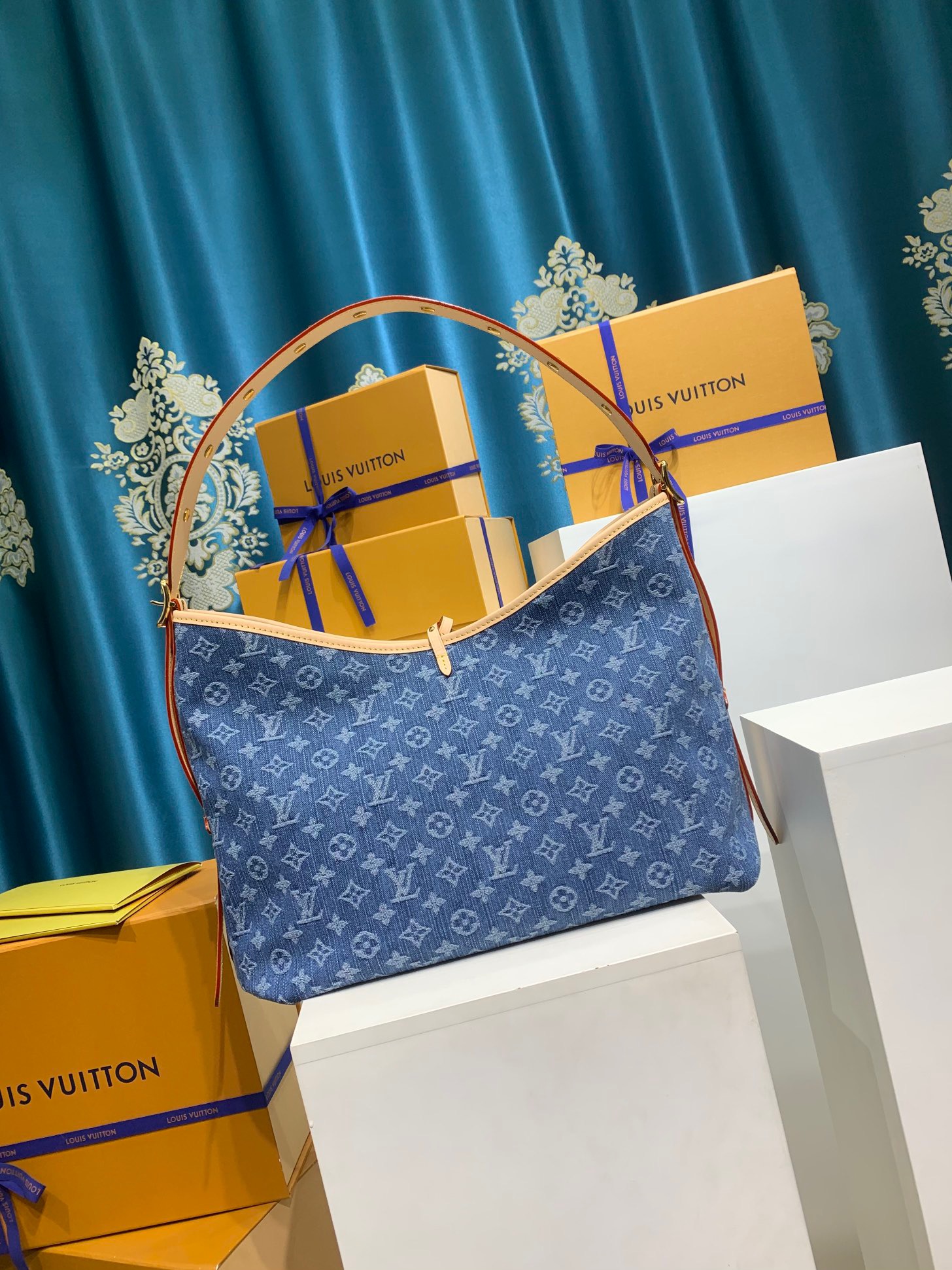 LOUIS VUITTON M46855 CarryAll MM Bag