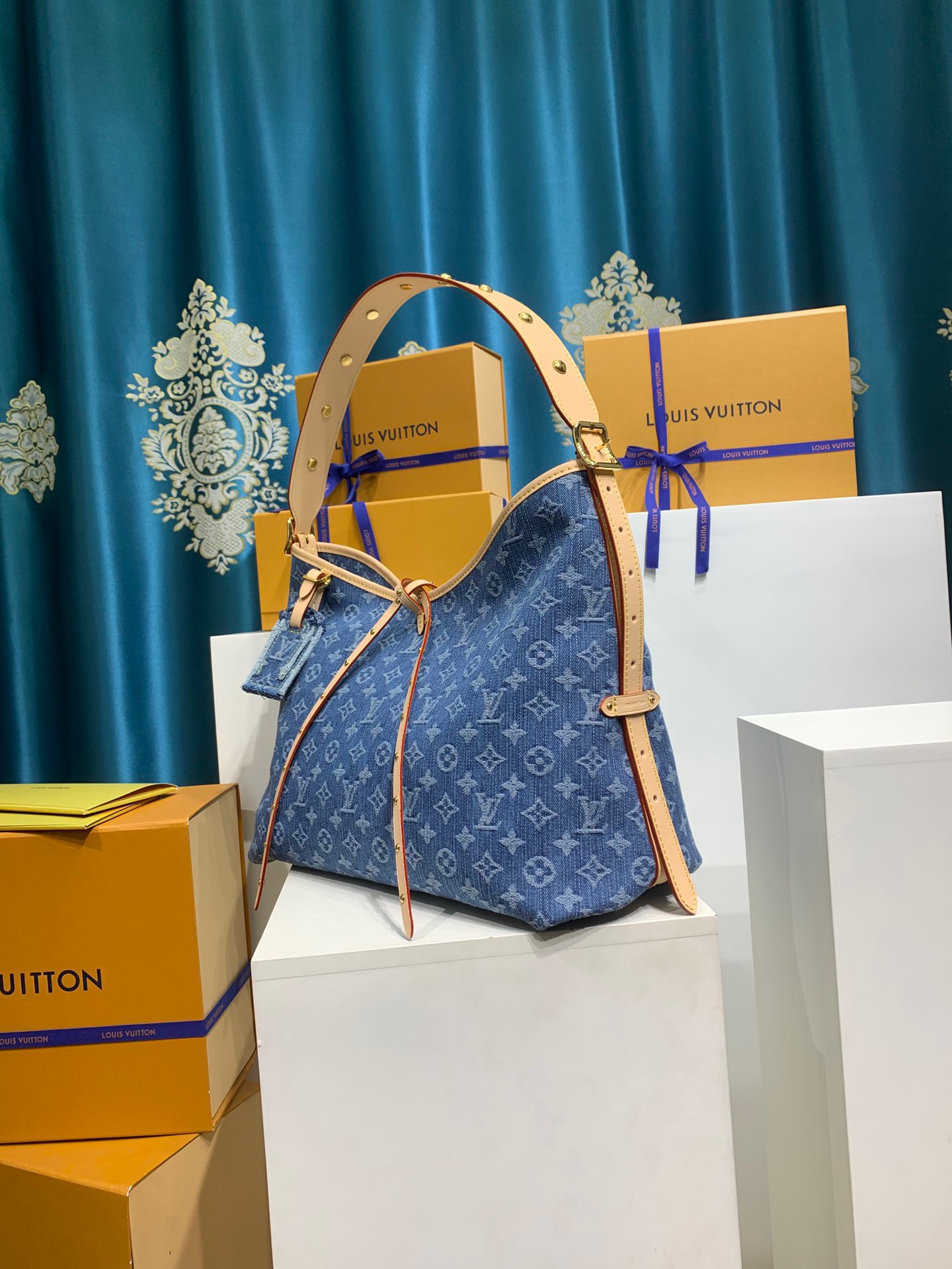 LOUIS VUITTON M46855 CarryAll MM Bag