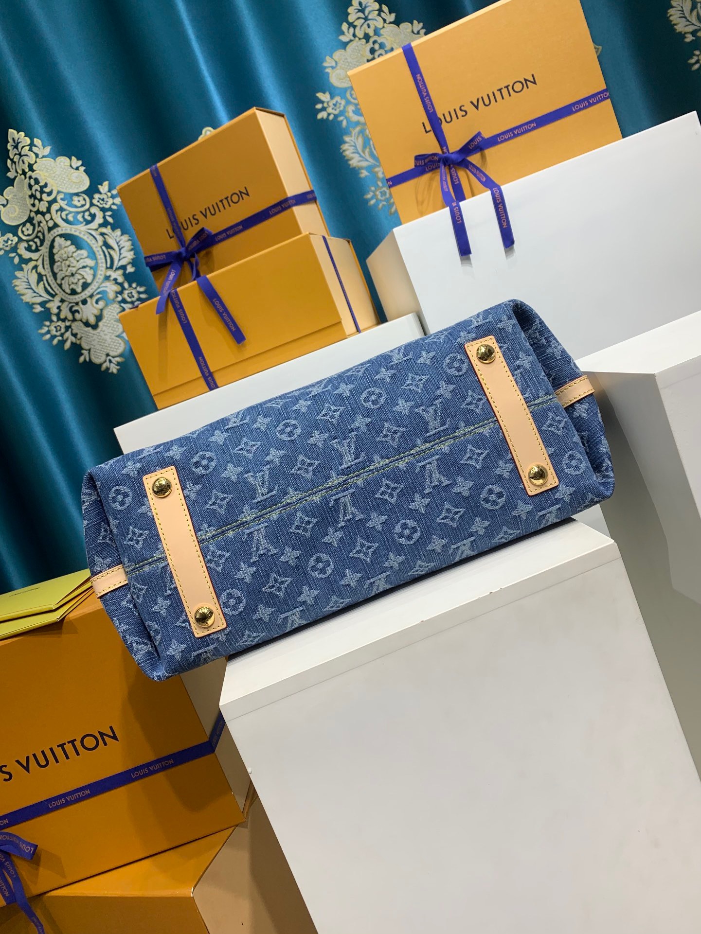 LOUIS VUITTON M46855 CarryAll MM Bag