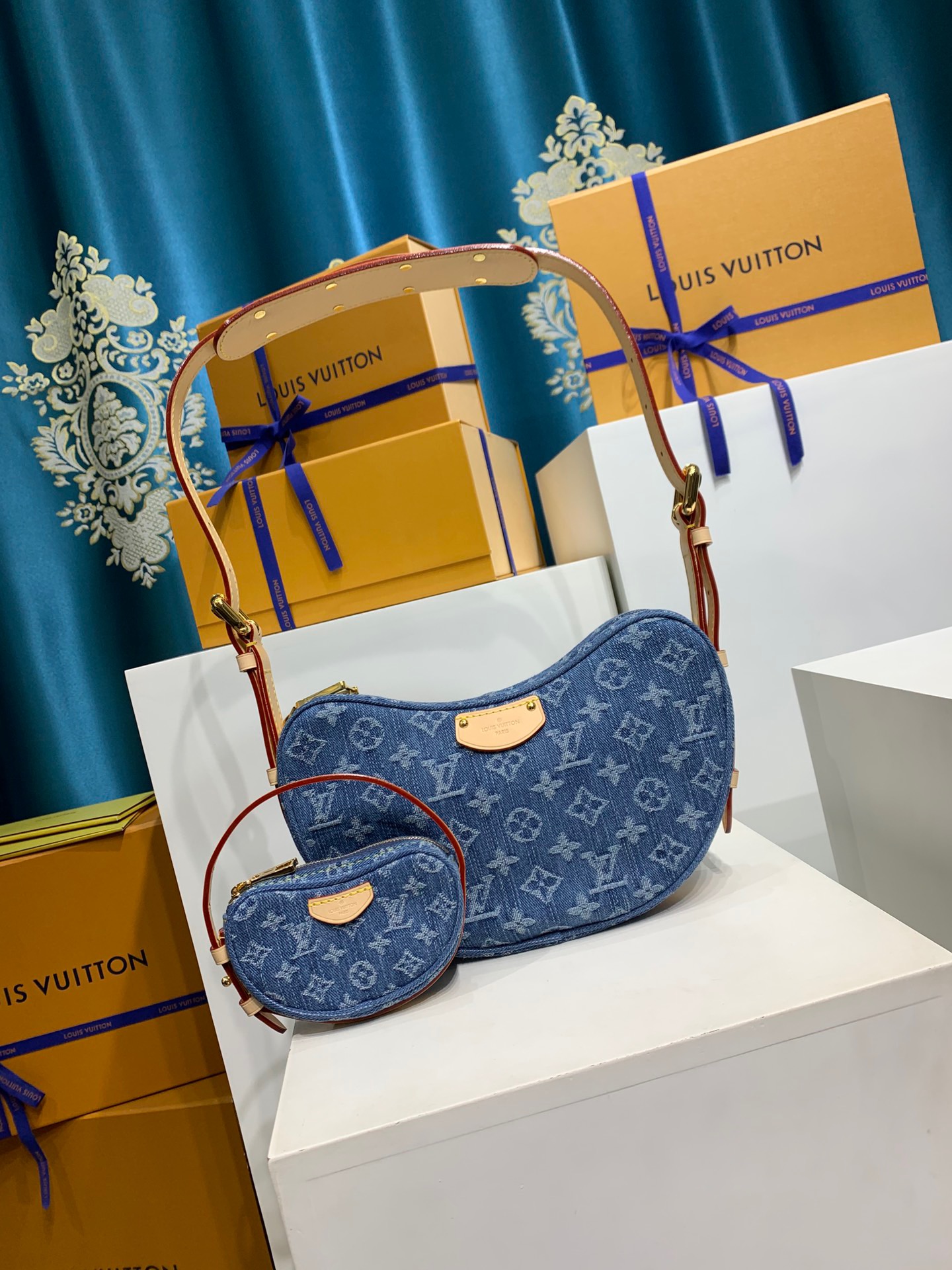 LOUIS VUITTON M46856 Croissant MM Bag