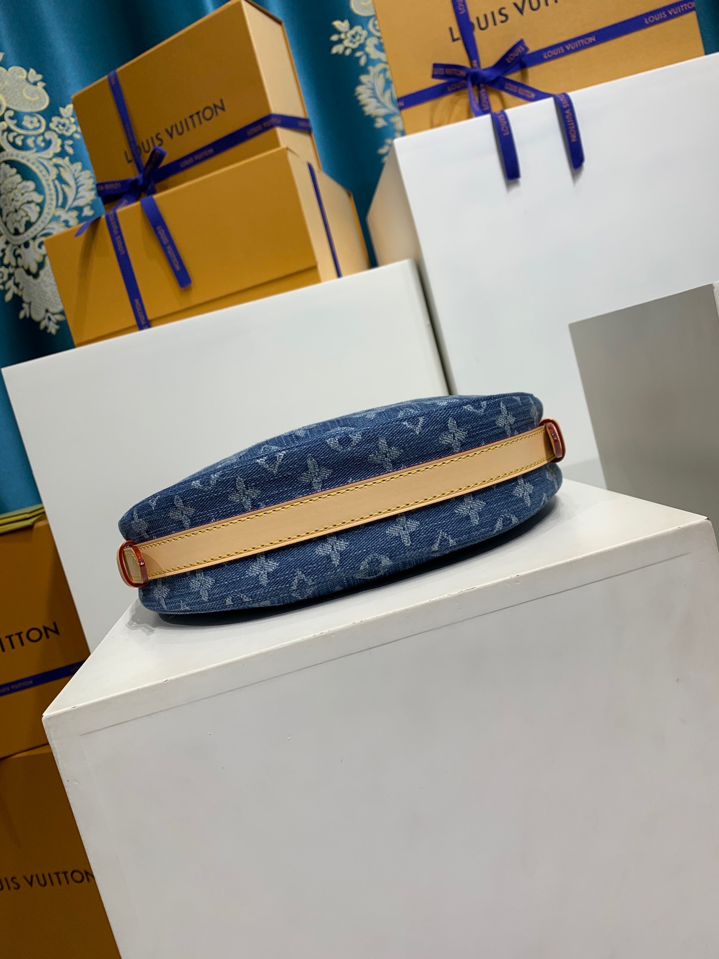 LOUIS VUITTON M46856 Croissant MM Bag