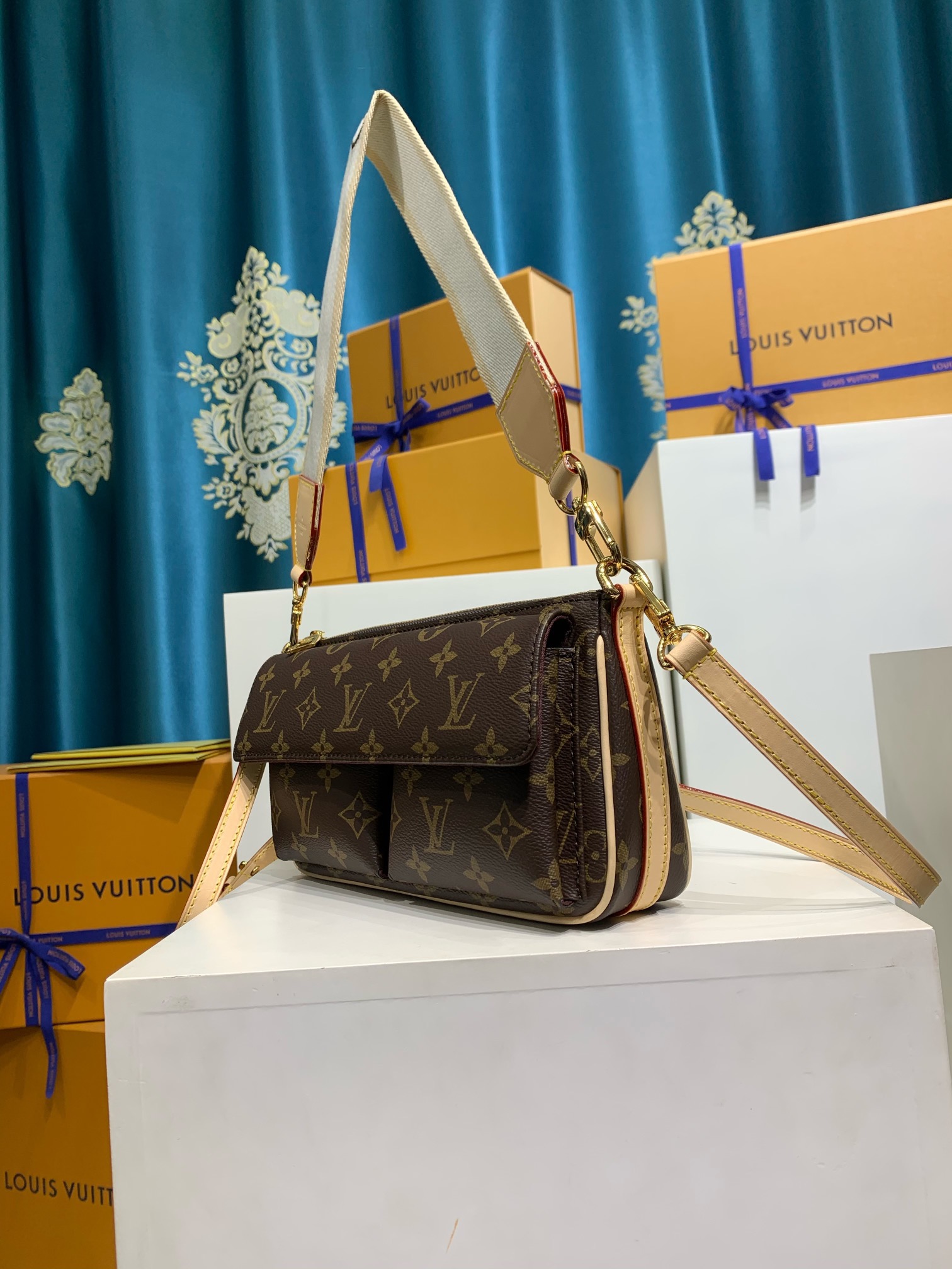 LOUIS VUITTON M46999 Vivacite