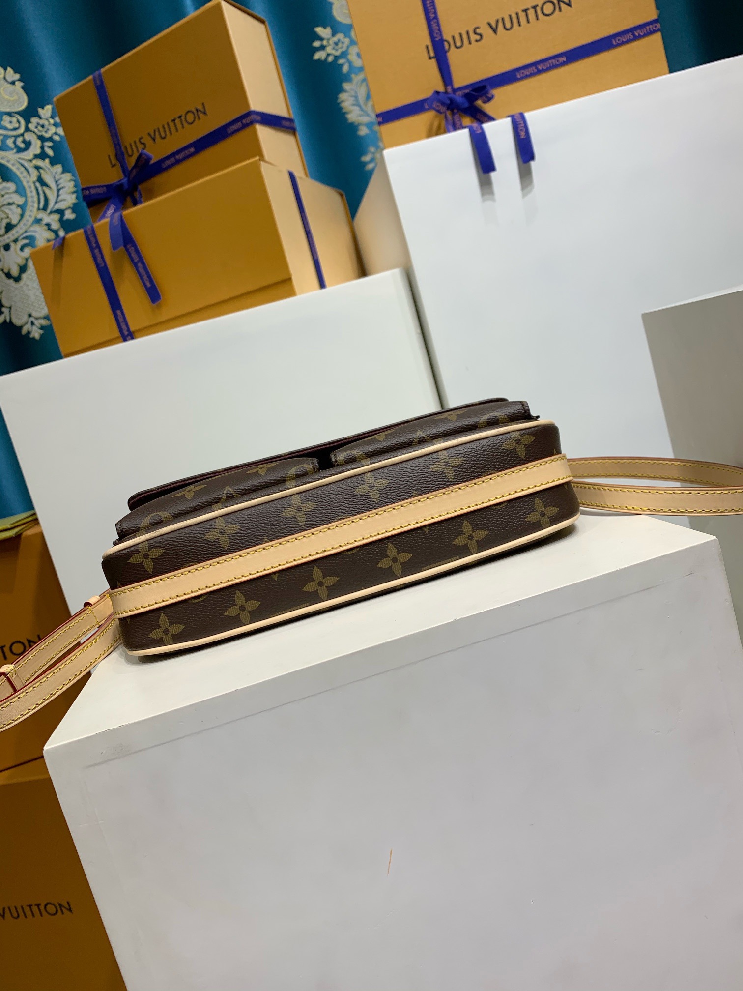 LOUIS VUITTON M46999 Vivacite