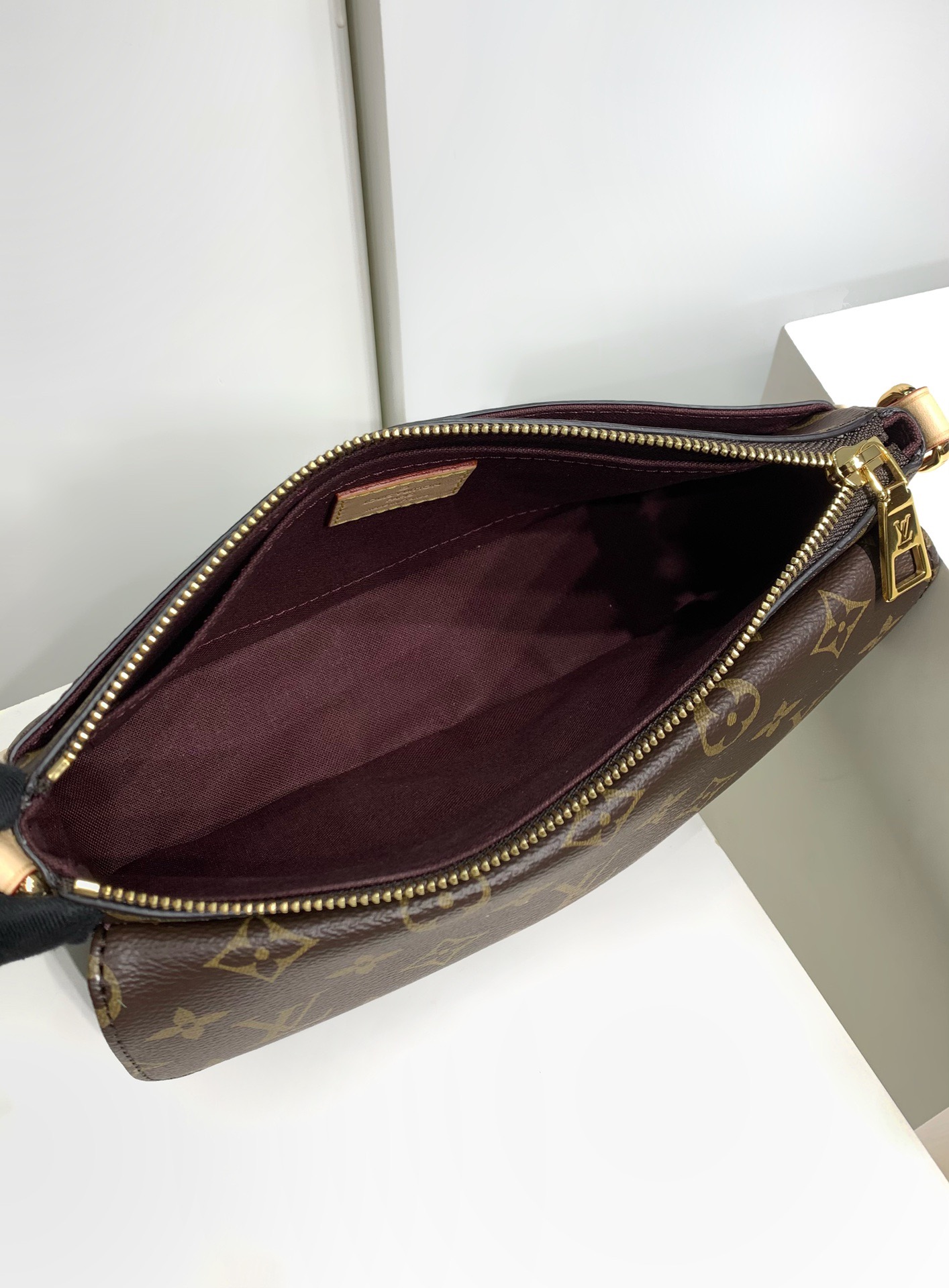 LOUIS VUITTON M46999 Vivacite