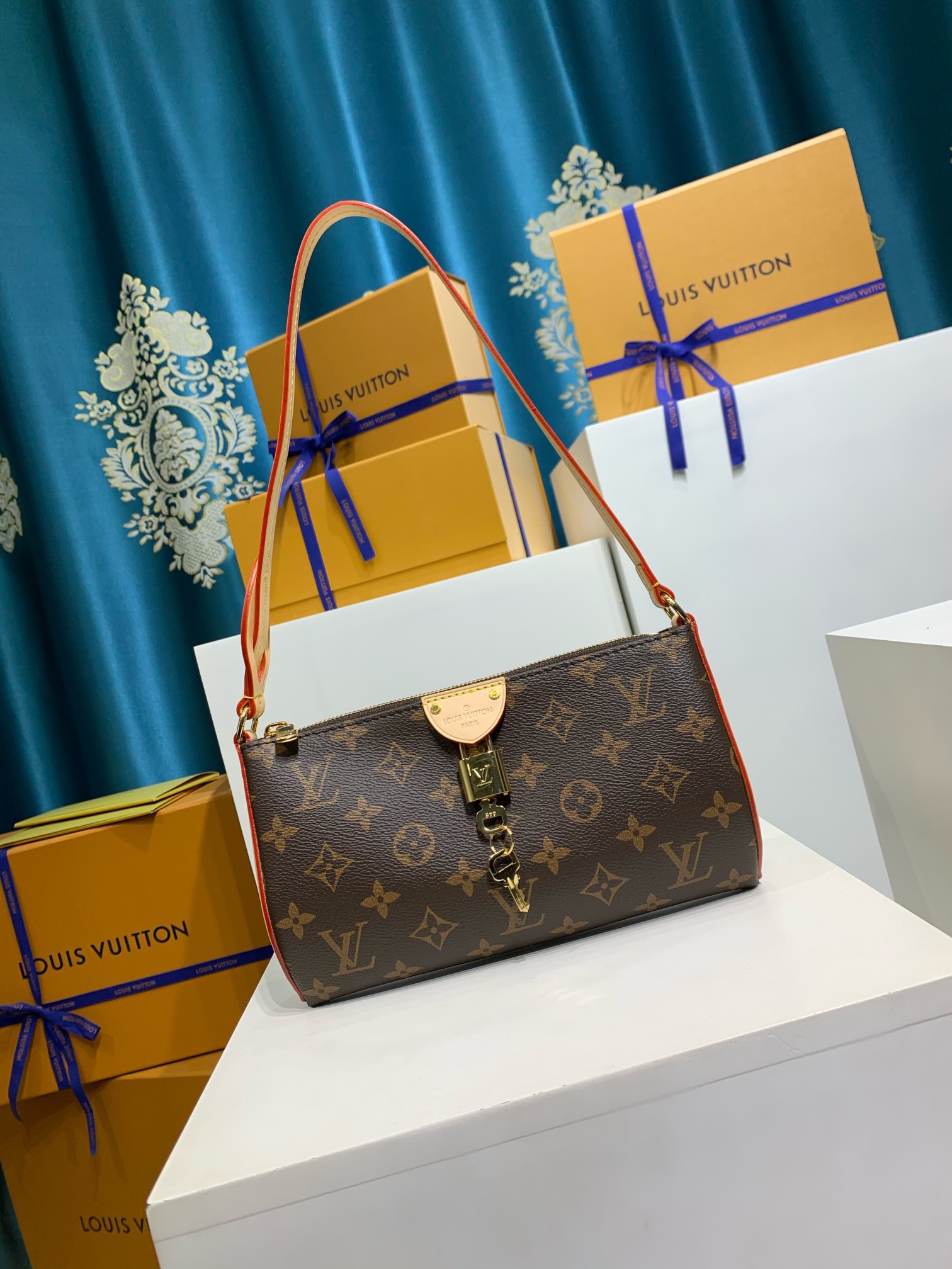 LOUIS VUITTON M47123 Pochette Tirette