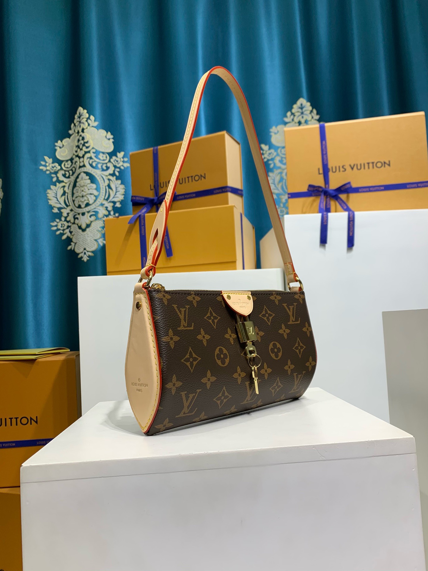 LOUIS VUITTON M47123 Pochette Tirette