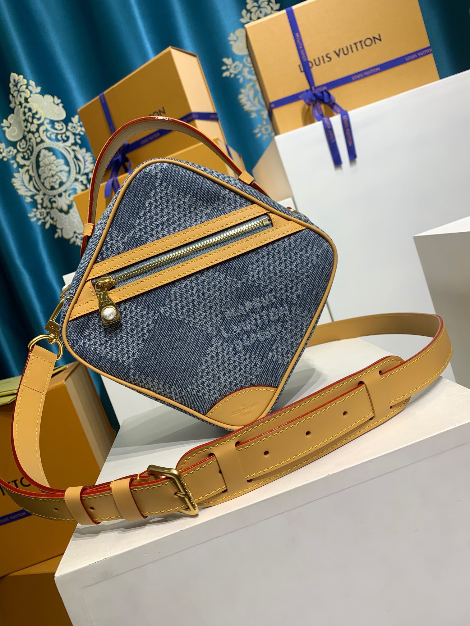 LOUIS VUITTON N40706 Chess Messenger Bag