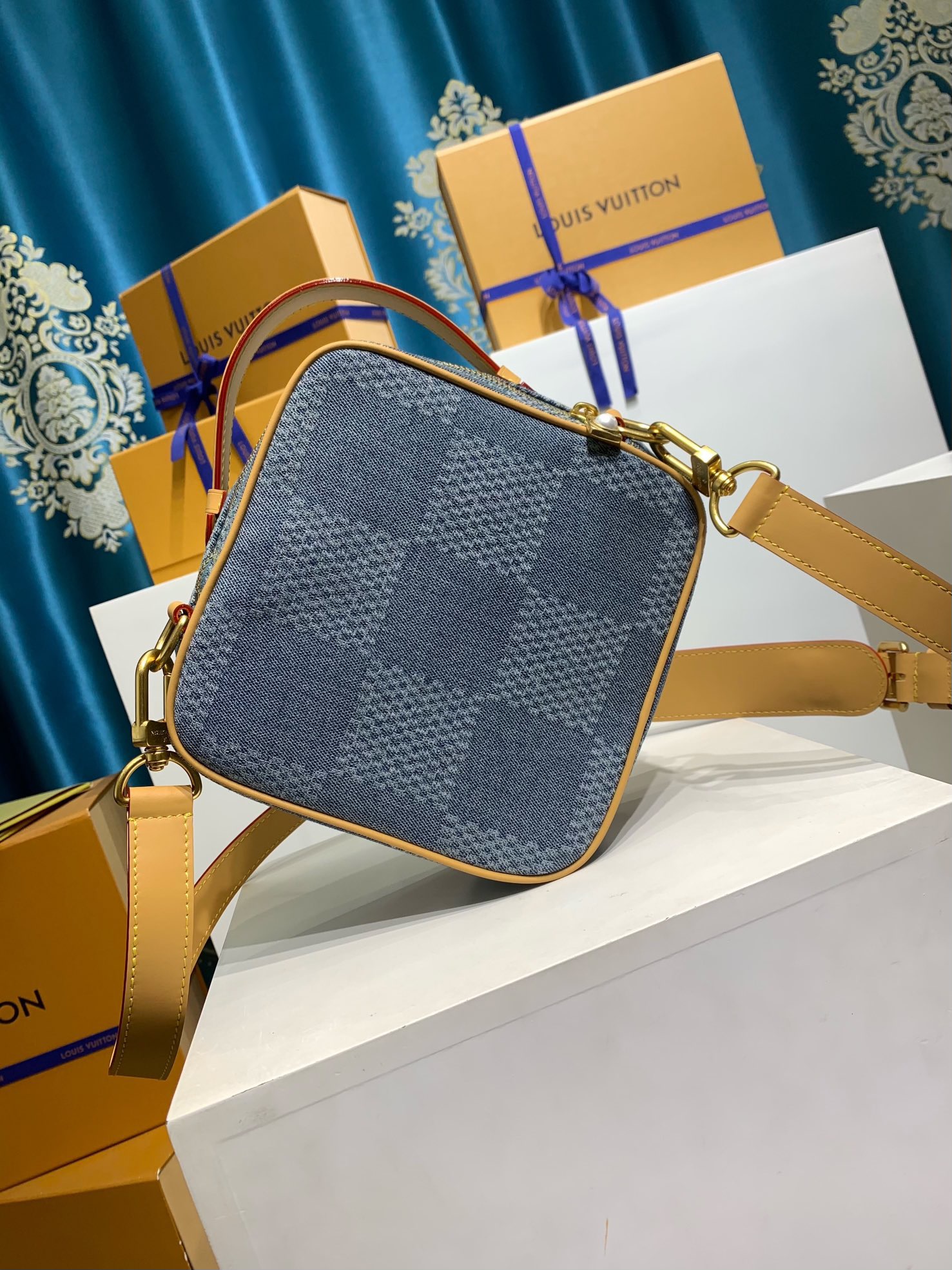 LOUIS VUITTON N40706 Chess Messenger Bag