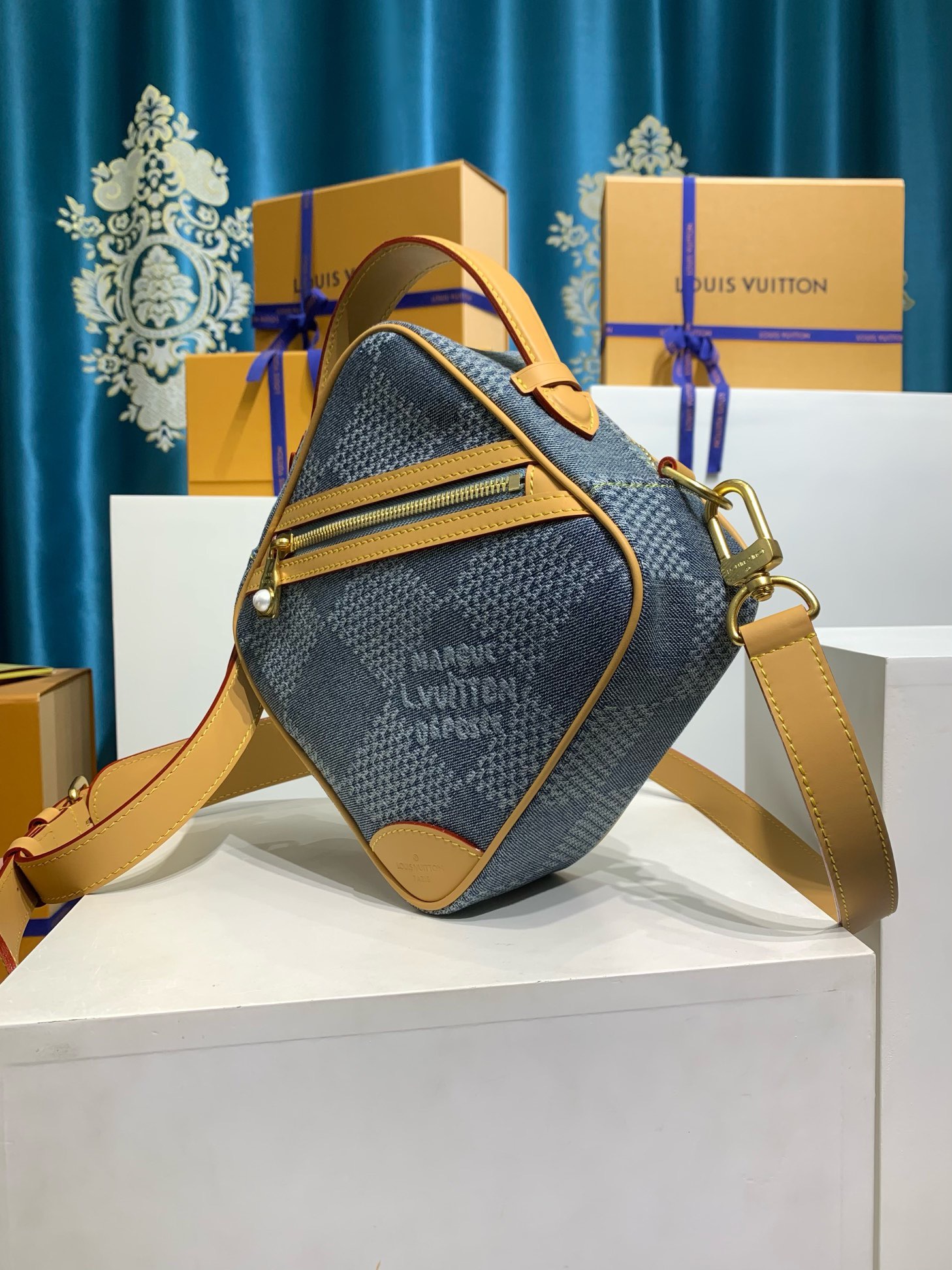 LOUIS VUITTON N40706 Chess Messenger Bag