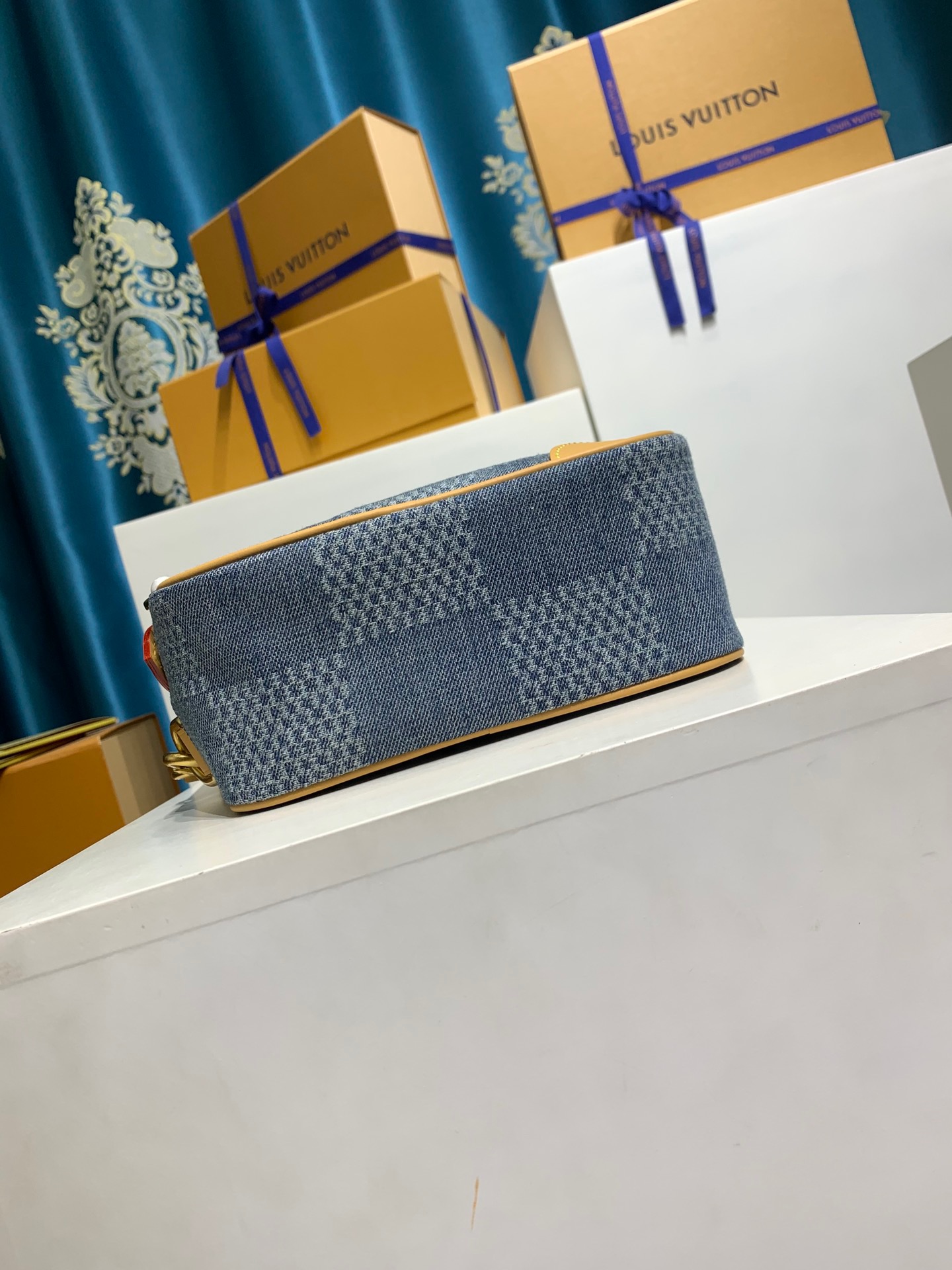 LOUIS VUITTON N40706 Chess Messenger Bag
