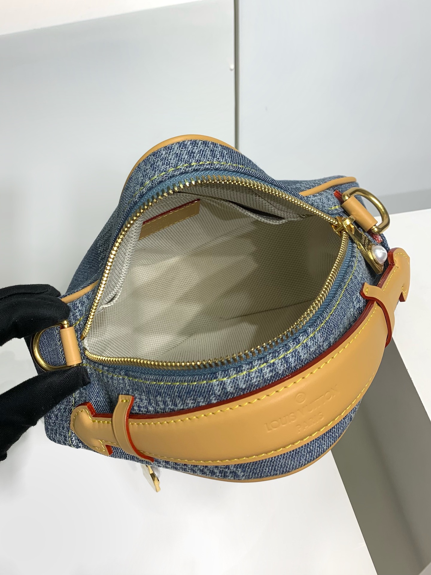 LOUIS VUITTON N40706 Chess Messenger Bag